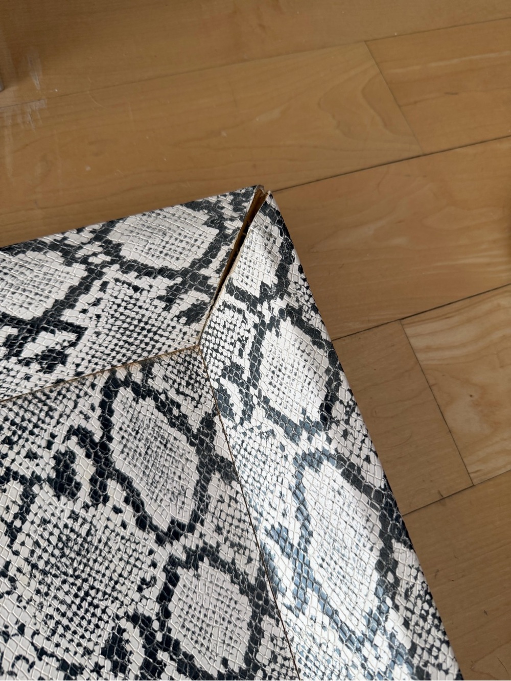 🗽CB2 Snake-Print Rectangular Tray - Picture 2 of 3